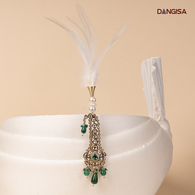 The Emerald Charm Safa Brooch