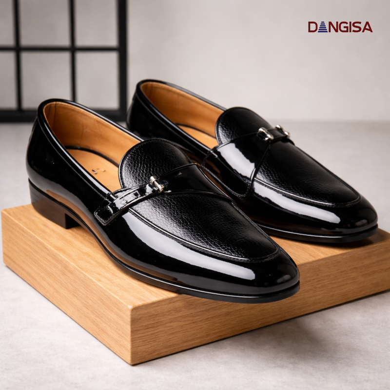 The Heritage Tan Crest