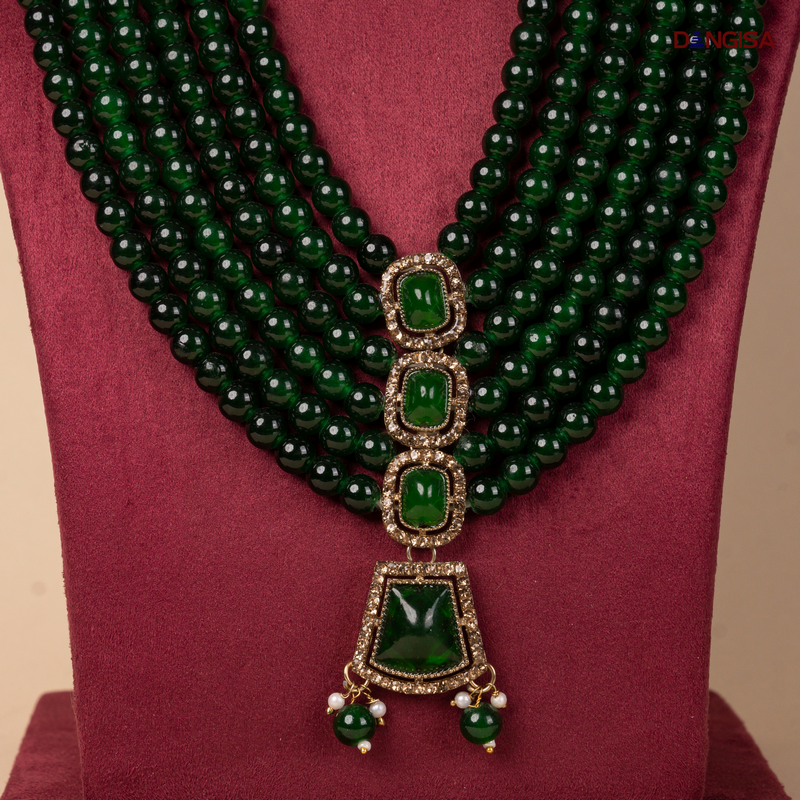 The Deep Emerald Tiered Pendant Maala