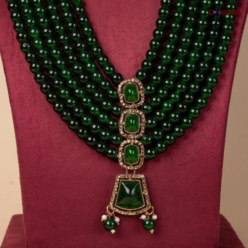 The Deep Emerald Tiered Pendant Maala