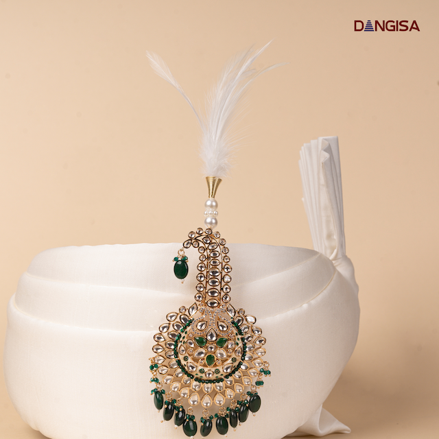 The Emerald Medallion Safa Brooch