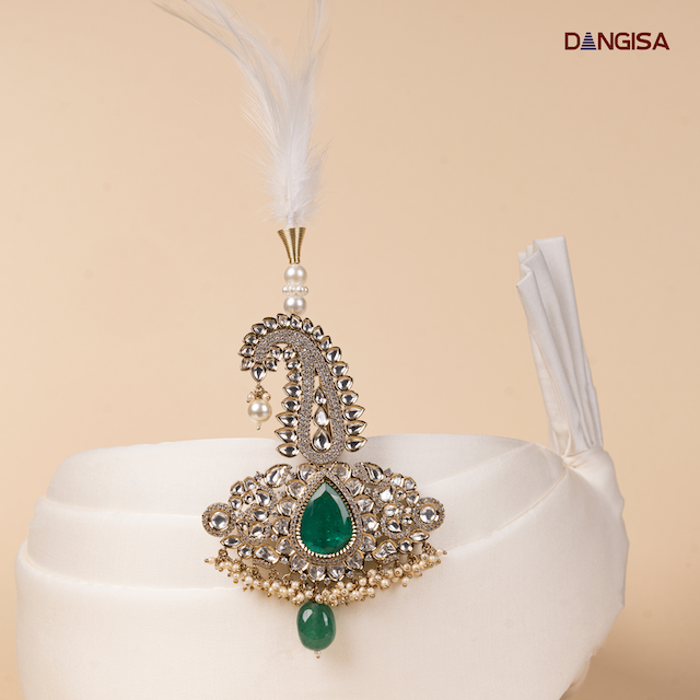 The Emerald Crest Safa Brooch