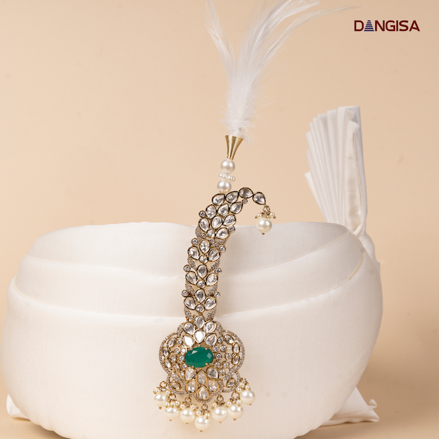 The Emerald Crest Pearl Safa Brooch