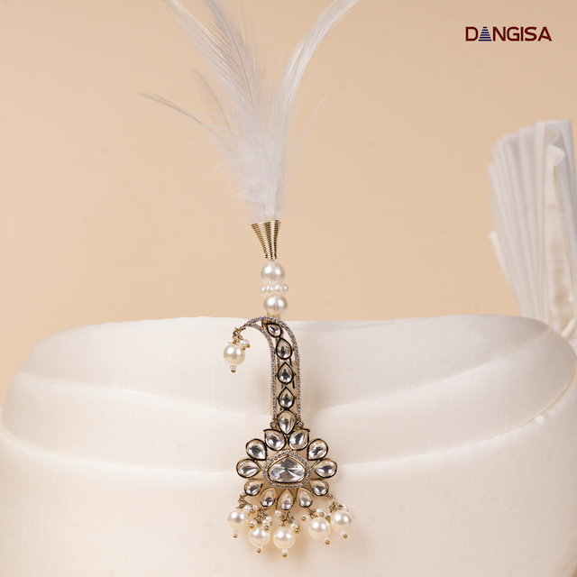 The Crystal Daisy Pearl Safa Brooch