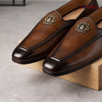 The Vintage Tan Crest Mojari