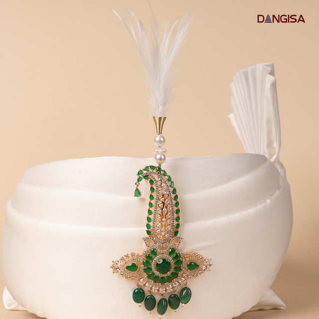 The Emerald Medallion Safa Brooch