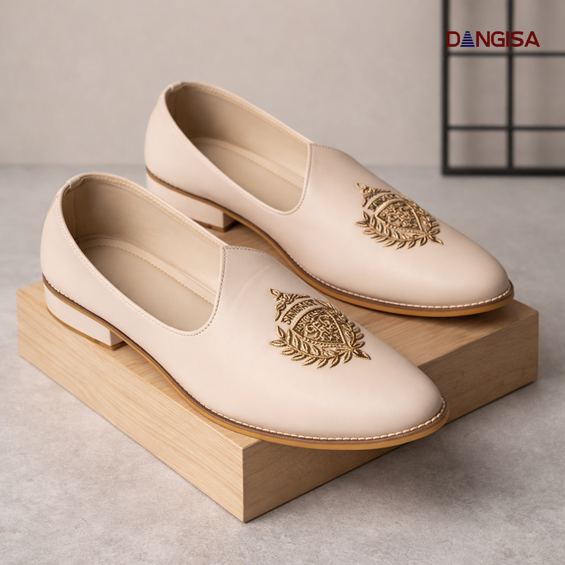 The Ivory Crest Loafer Mojari