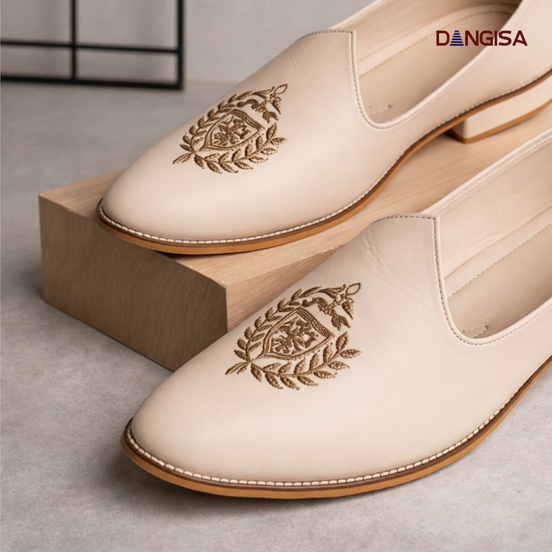 The Ivory Crest Loafer Mojari