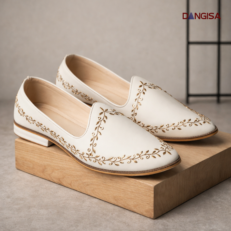 The Ivory Vine Embroidered Mojari