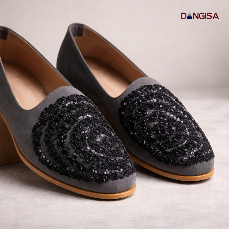 The Midnight Noir Embellished Mojari